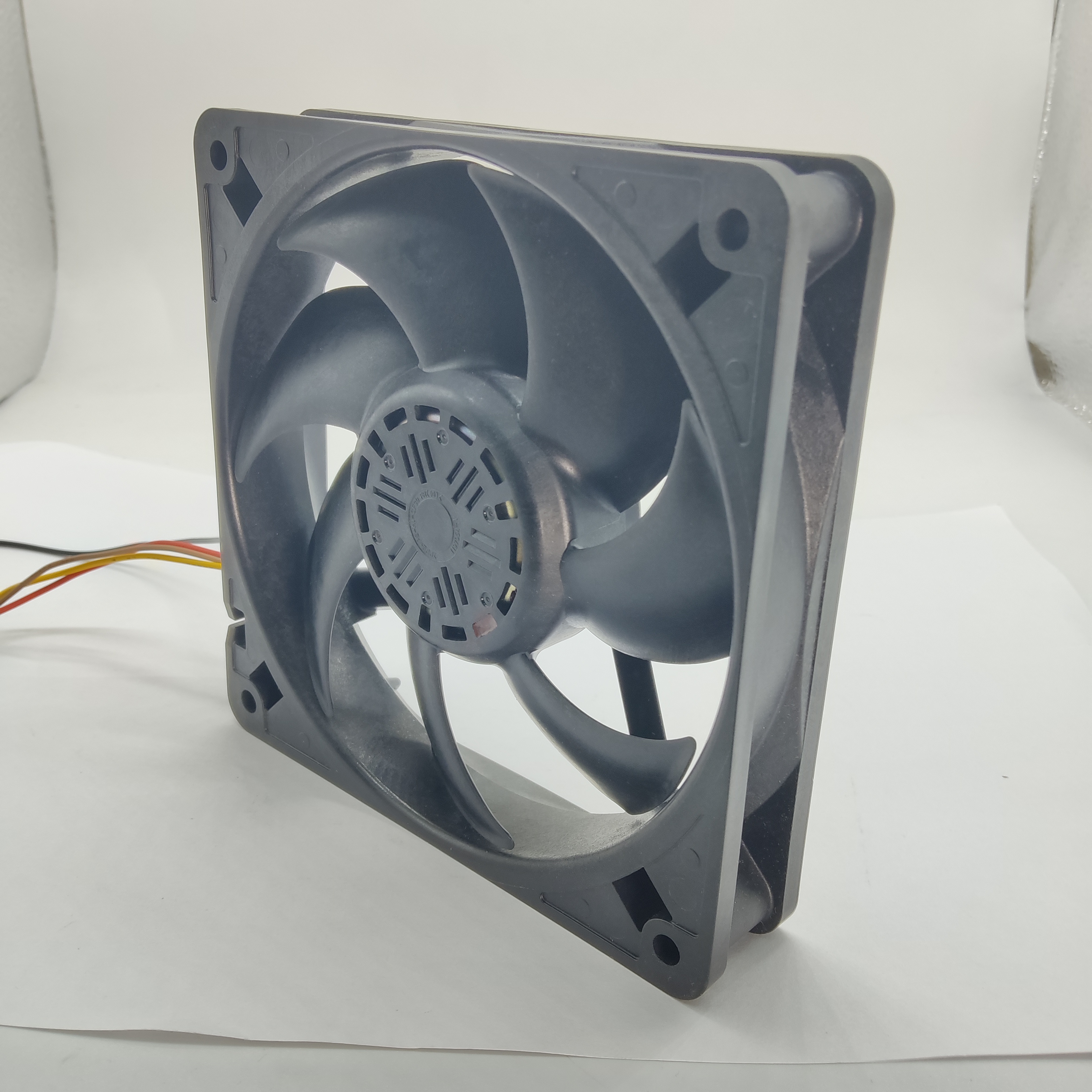 光伏逆變器如何選防水散熱風(fēng)扇？山洋San Ace 12025 9WPA IP68 DC軸流風(fēng)扇選型要點(diǎn)解析05